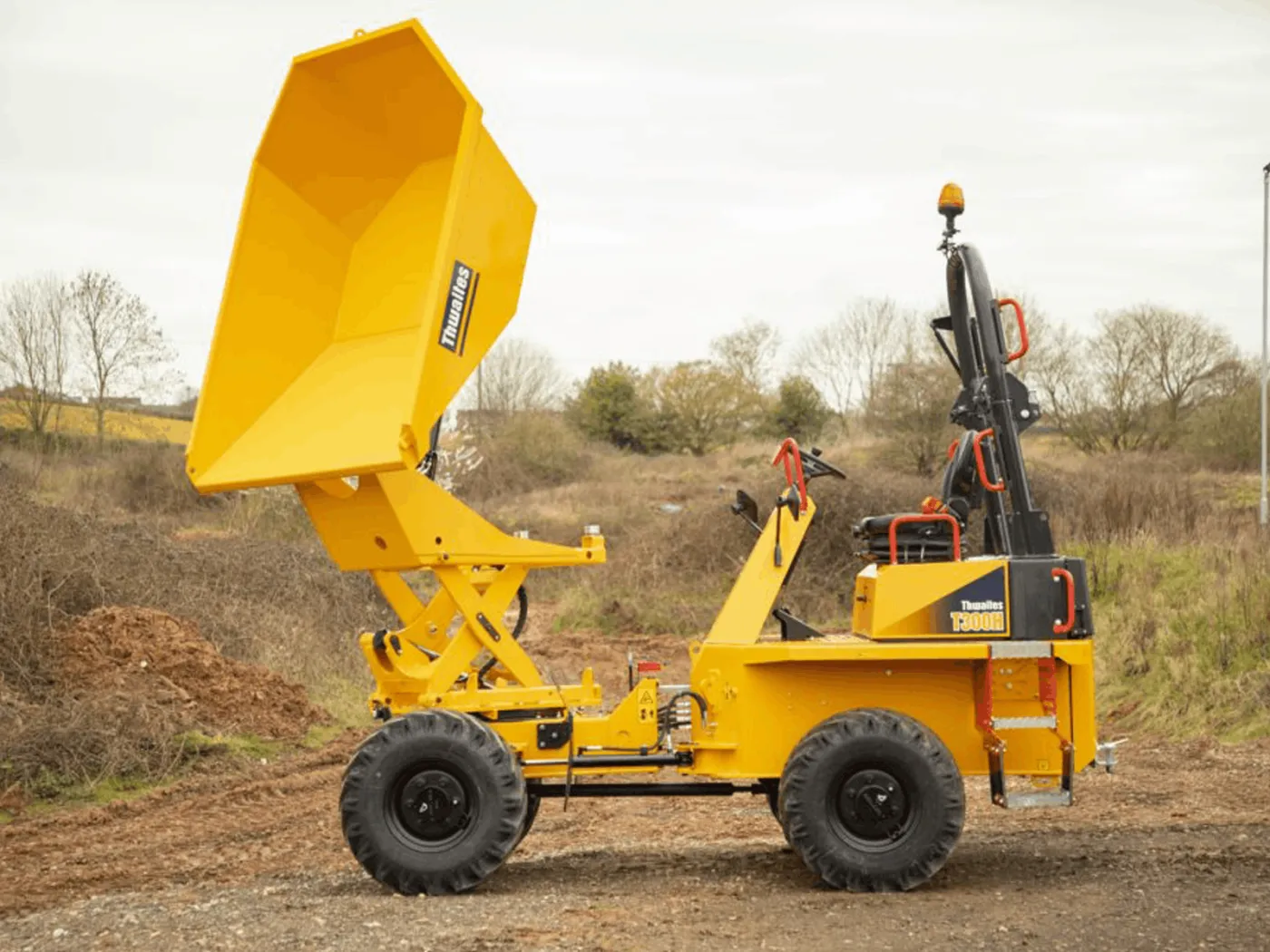 t300h-3-tonne-hi-swivel_dumper_siden-oppe_thwaites_zeppelin_rental.png